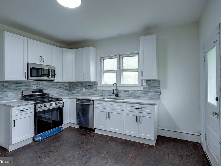 422 Lumberton Rd — Photo 8