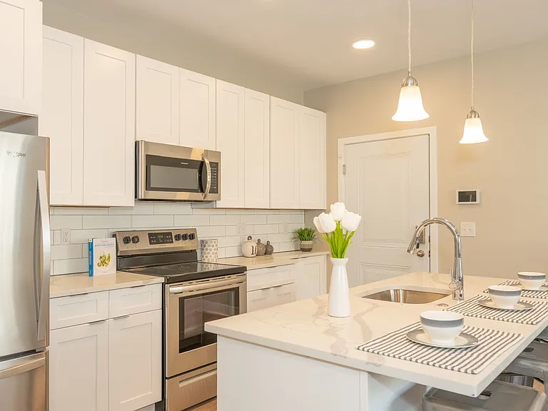 Brand New Modern Apartments — Photo 12