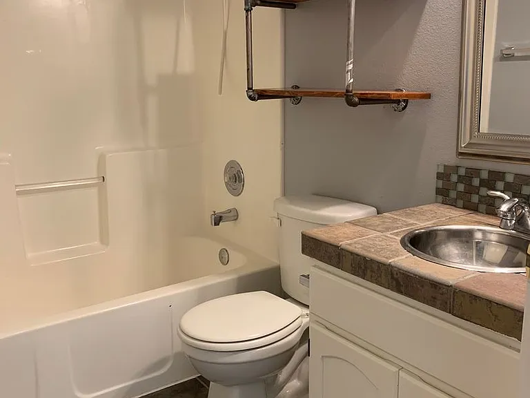 6902 N Prescott Ave — Photo 22