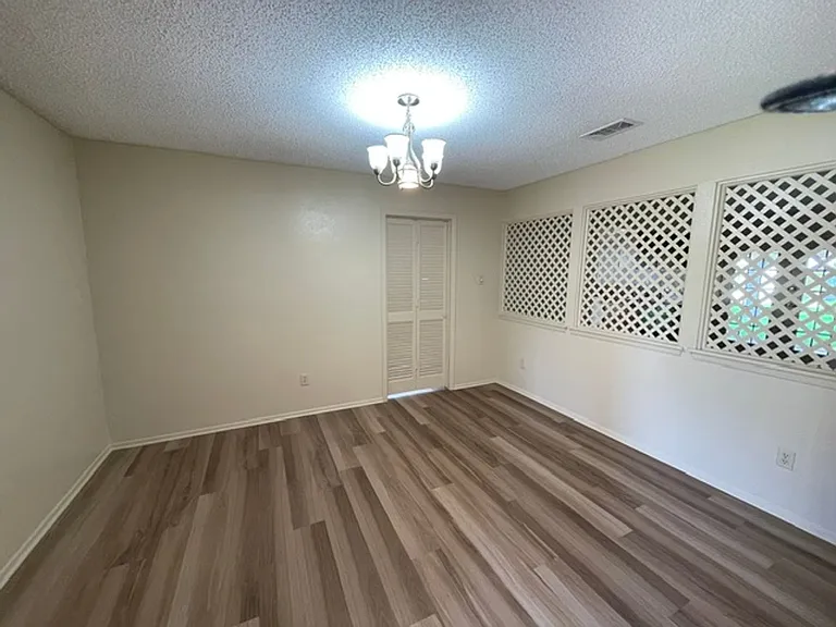 7208 Southridge Trl — Photo 4