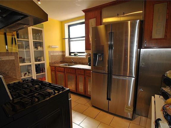 4th image of 121 S Highland Ave APT 4A