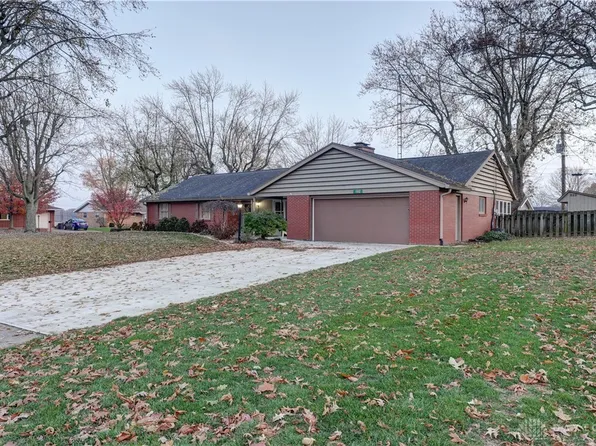 221 Hickory Dr, Greenville, OH 45331