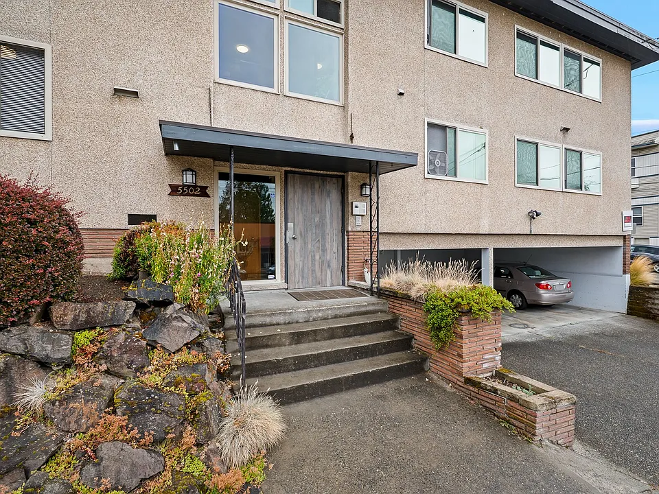 5502 29th Ave NE