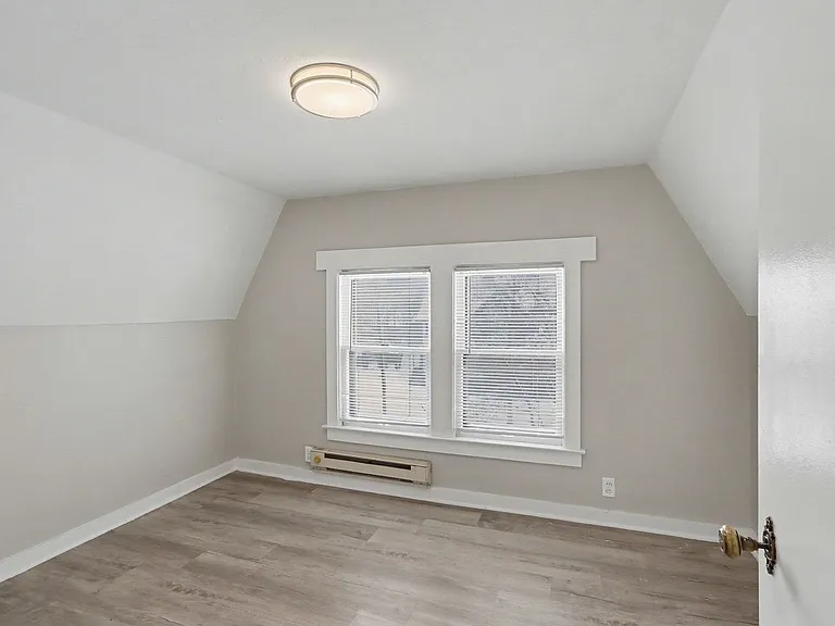 936 W Kalamazoo Ave — Photo 7