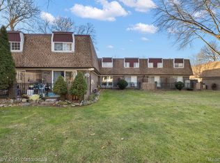 37054 W Aragona Dr, Clinton Township, MI 48036