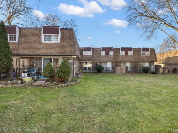 37054 W Aragona Dr, Clinton Township, MI 48036