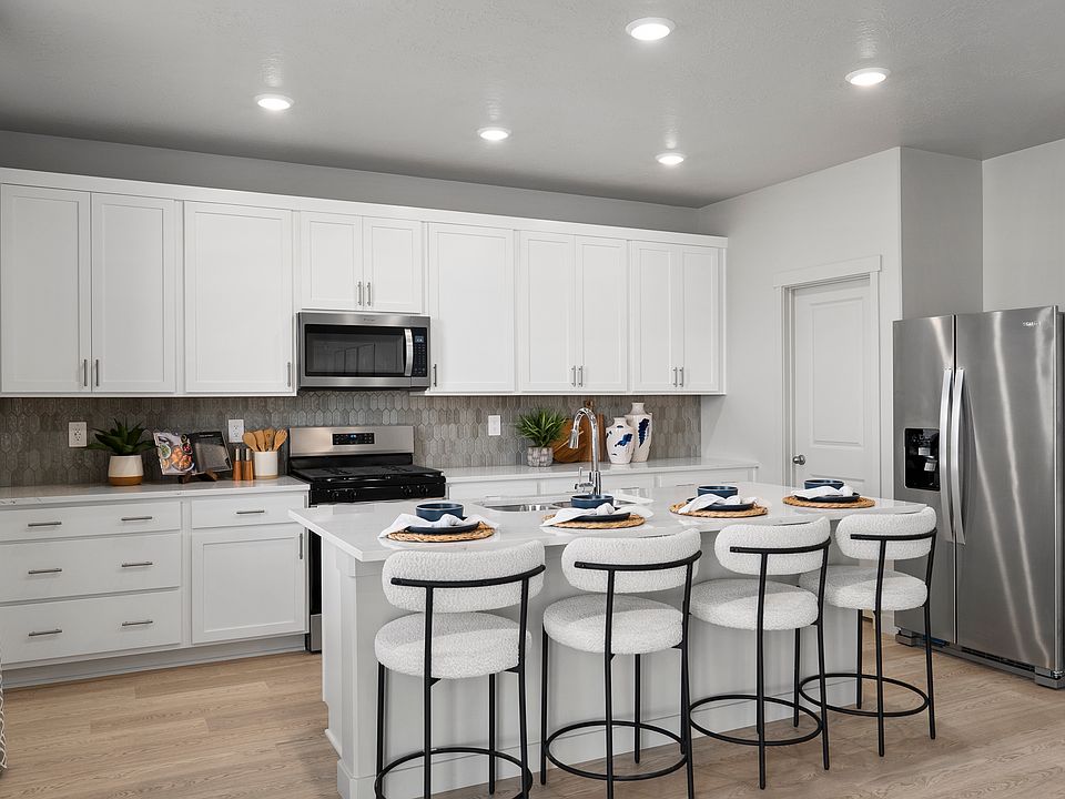 SLC_Pine_ 4241_Kitchen_C_3577-N-Browning-St-Eagle-Mountain-UT.jpg