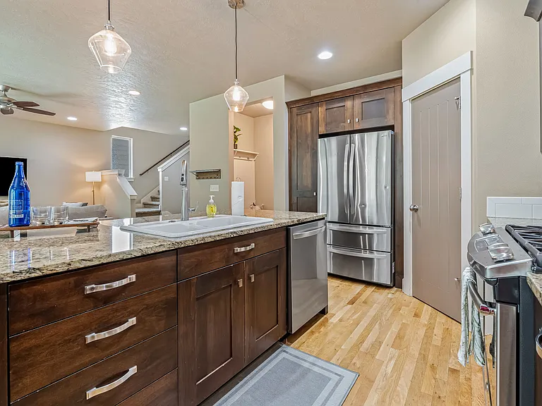 2719 E Decameron Ln — Photo 28