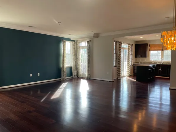 44037 Vaira Ter Unit 290, Chantilly, VA 20152