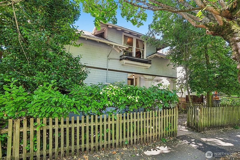 2nd image of 929 13th Avenue E
