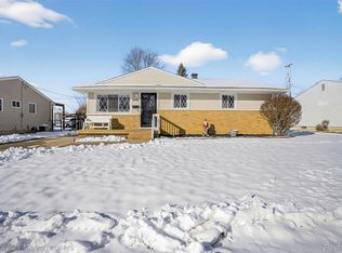 5328 Don Shenk Dr, Swartz Creek, MI 48473