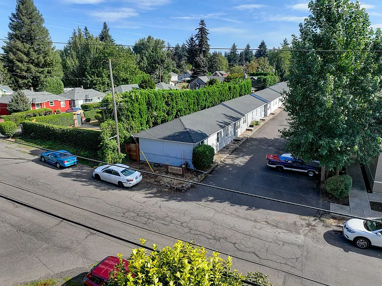 10746 NE Wygant St — Photo 16
