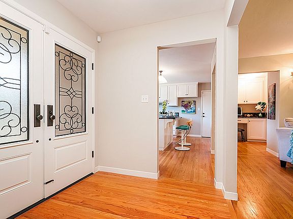 2nd image of 2753 Bromley Dr