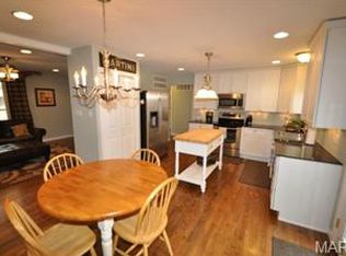 2266 Westglen Park Dr, Maryland Heights, MO 63043