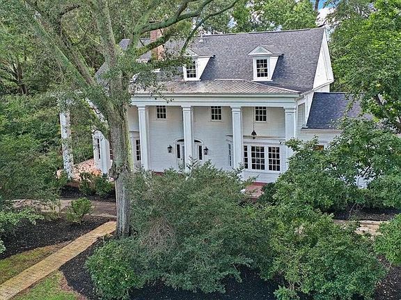 2nd image of 215 Hartwell Rd