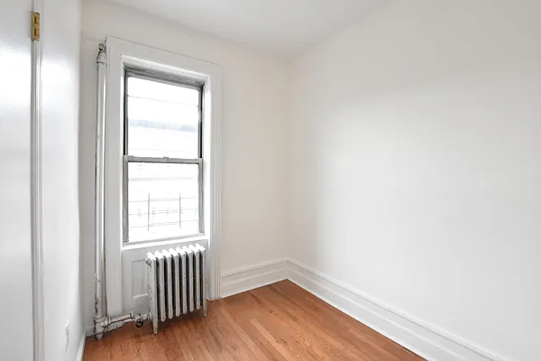 Rented by Clove Realty LLC | media 28