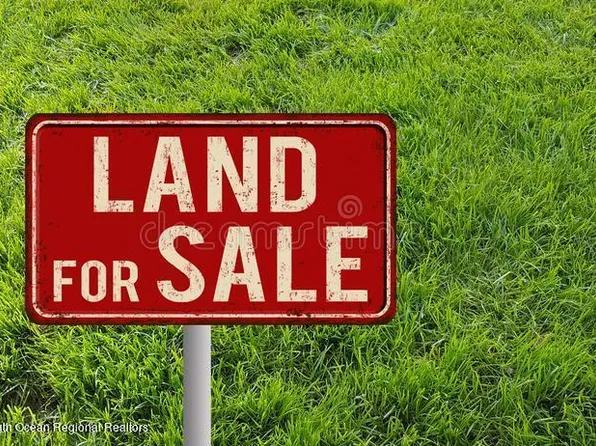 68 Railroad Avenue, Belford, NJ 07718