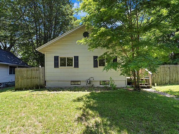 2nd image of 1218 Kinyon St