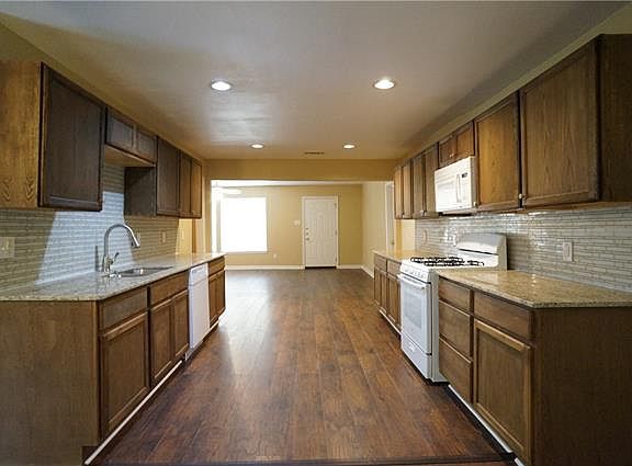 4th image of 2305 Stanford St