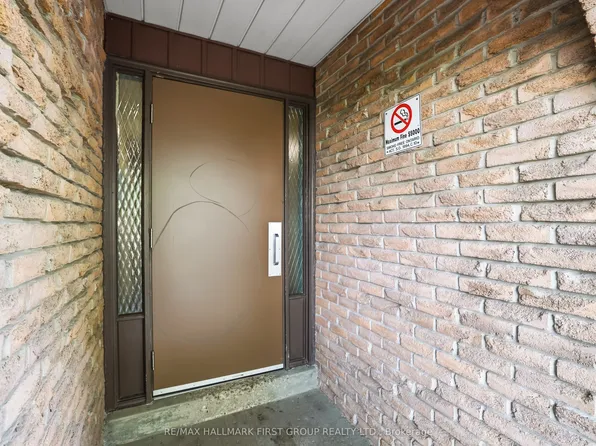 1331 Mary St N #3, Oshawa, ON L1G 6Z2