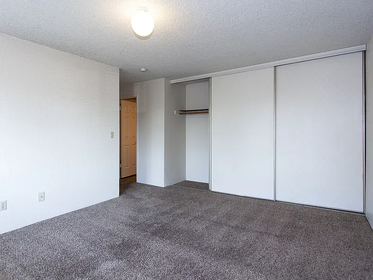 Lakeside Apartments — Photo 22