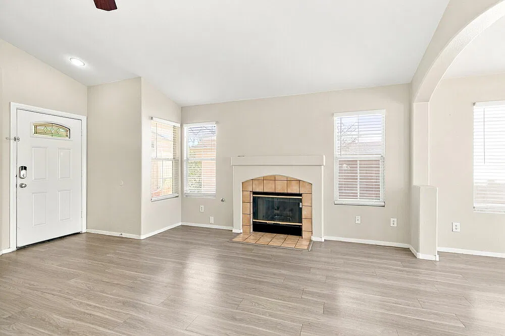 3 bed, 2.0 bath, 1138 sqft, $1,795 — Photo 4