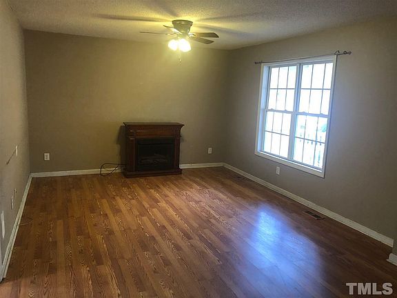 3rd image of 54 Briarwood Ln