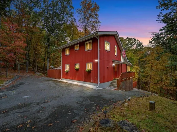 866 Clubhouse Dr, East Stroudsburg, PA 18302