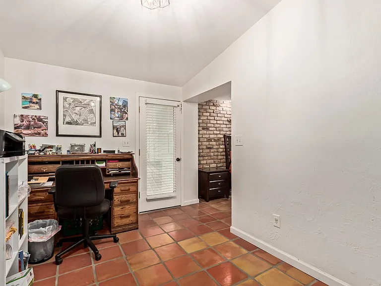 3730 E Kings Ave — Photo 17