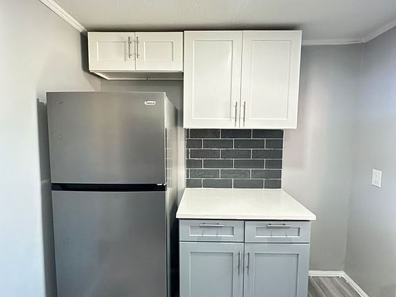 5th image of 478 Tremont Ave APT 13