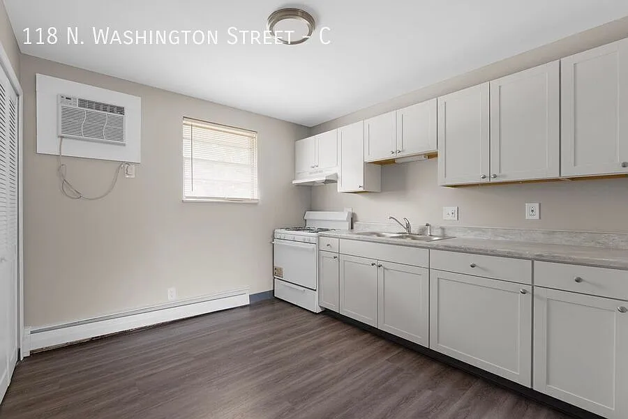 Building Photo - 118 N Washington St #C