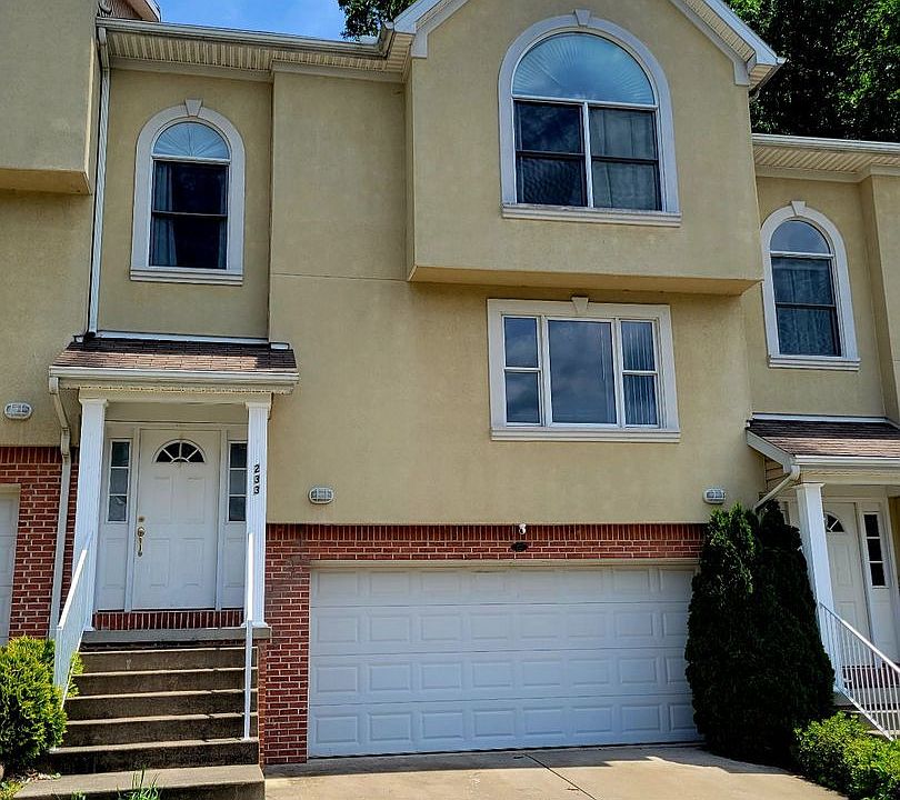 1st image of 233 Palisades Dr