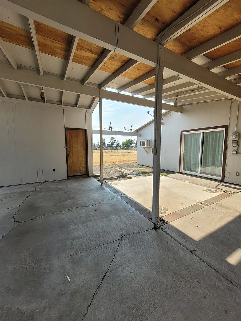 207-209 Carswell Dr — Photo 2