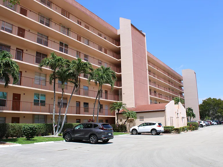 14671 Bonaire Blvd #305 — Photo 20