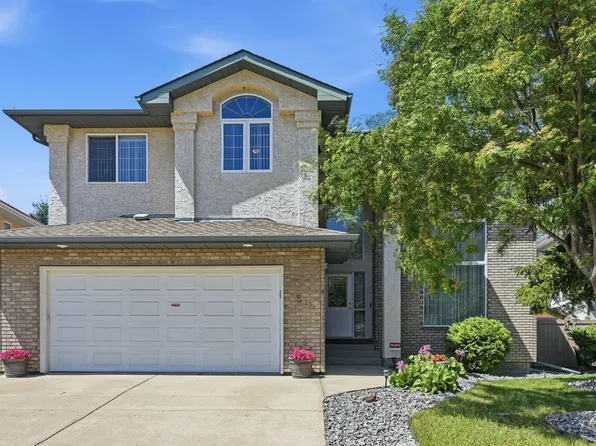 514 Butterworth Way NW, Edmonton, AB T6R 2G8