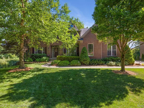 3513 Mill Creek Dr, Lake Orion, MI 48360