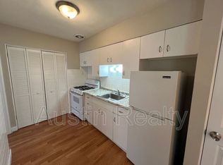 8049 Gravois Rd, Saint Louis, MO 63123