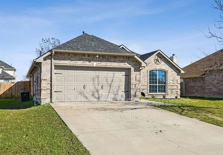 1800 Meadowlark Ln — Photo 1