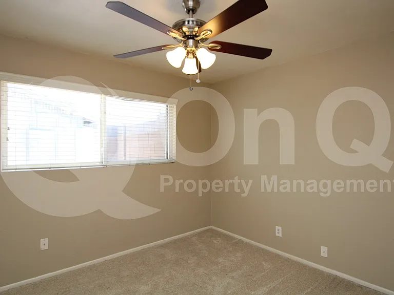 425 E Continental Dr — Photo 17