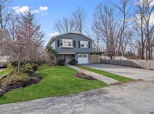 9 White Birch Dr, Stockholm, NJ 07460