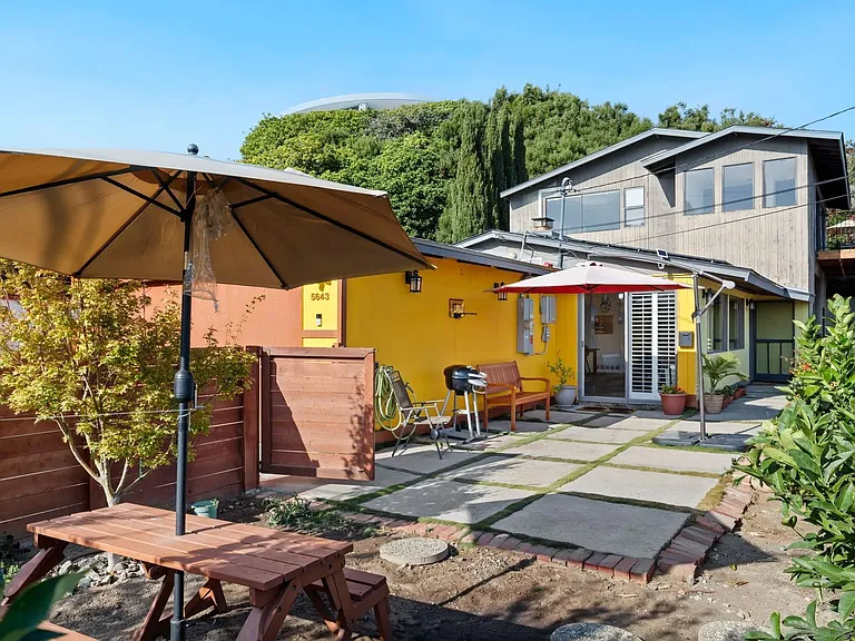 5643 Linda Rosa Ave — Photo 11