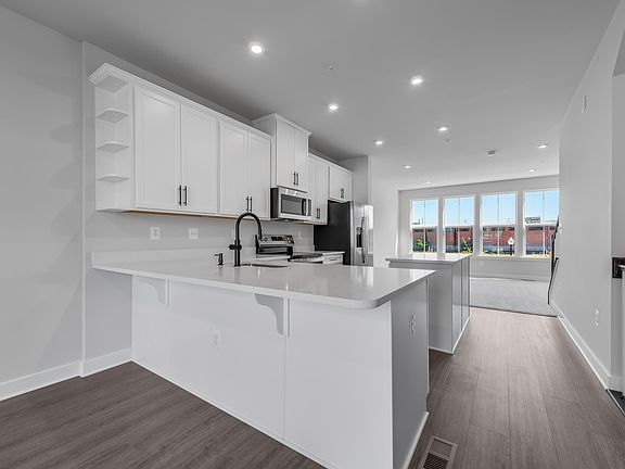 Clarendon 4-Story