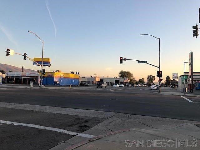 2nd image of 525 Grand Ave