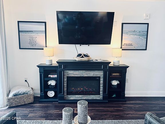 5th image of 114 Carillon Market St #213