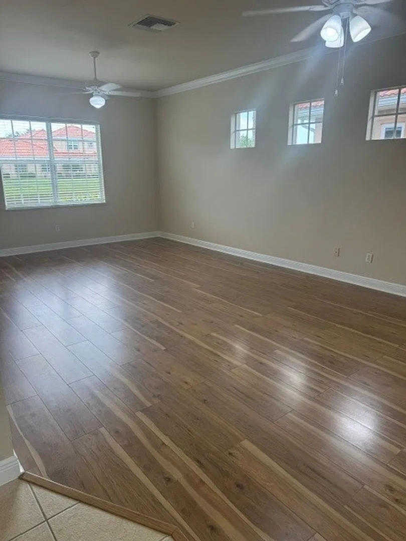 Price Reduction 09.24.26. 2 Bedroom/Office Courtyard Home In Bell Tower Park! — Photo 4