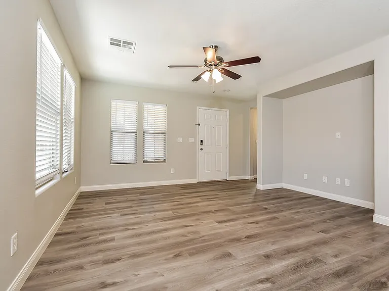 10823 Mystic Shore Ave — Photo 6