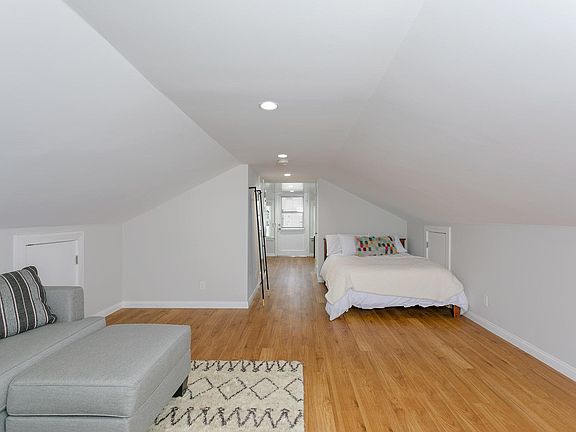 4th image of 130 Mariposa Ave