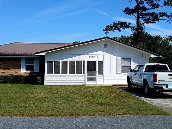 3rd image of 2080 Gorrie Ave