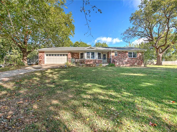 5900 W Michael Cole Dr, Fayetteville, AR 72704
