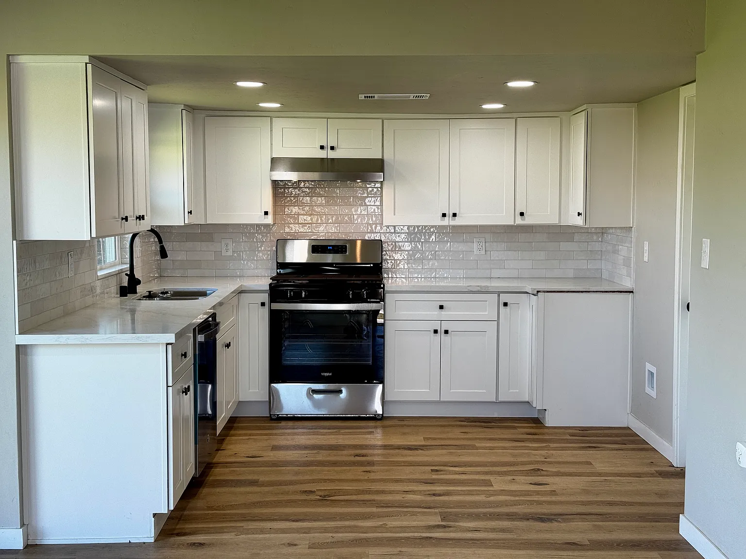 2 bed, 2.5 bath, 825 sqft, $1,950 — Photo 3